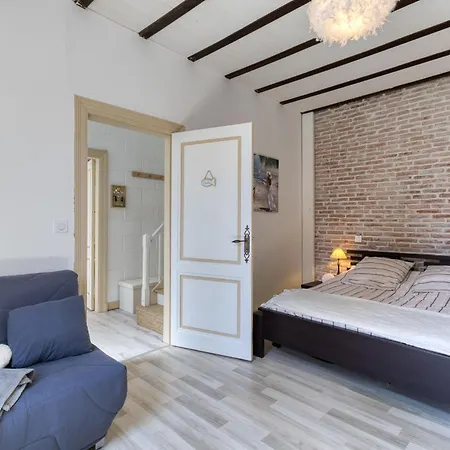 Du Sourdonnet By Interhome بيت للعطل لو ماثيز